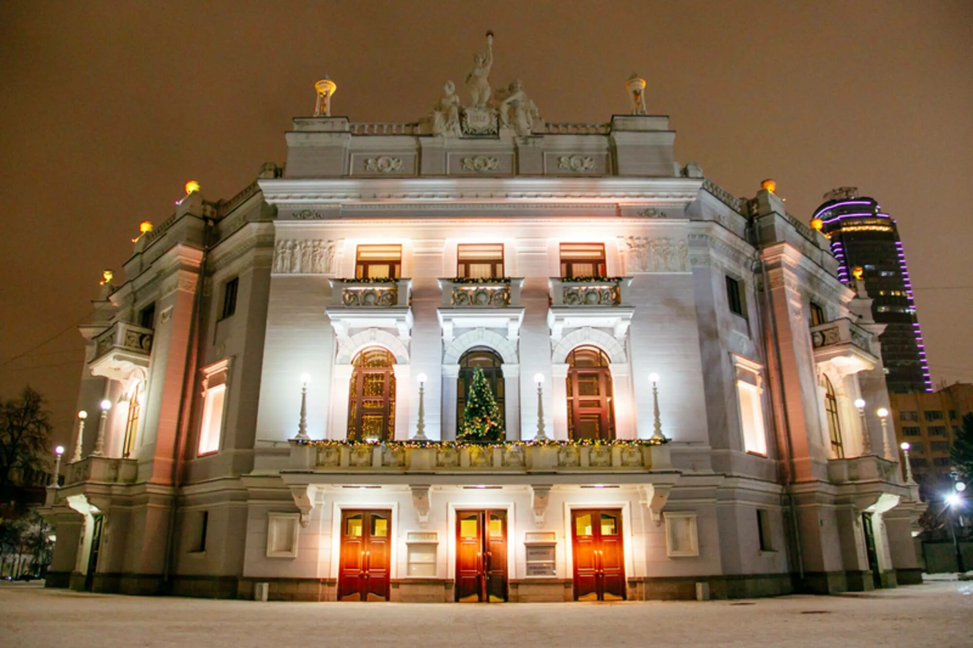 Сколько театров в екатеринбурге