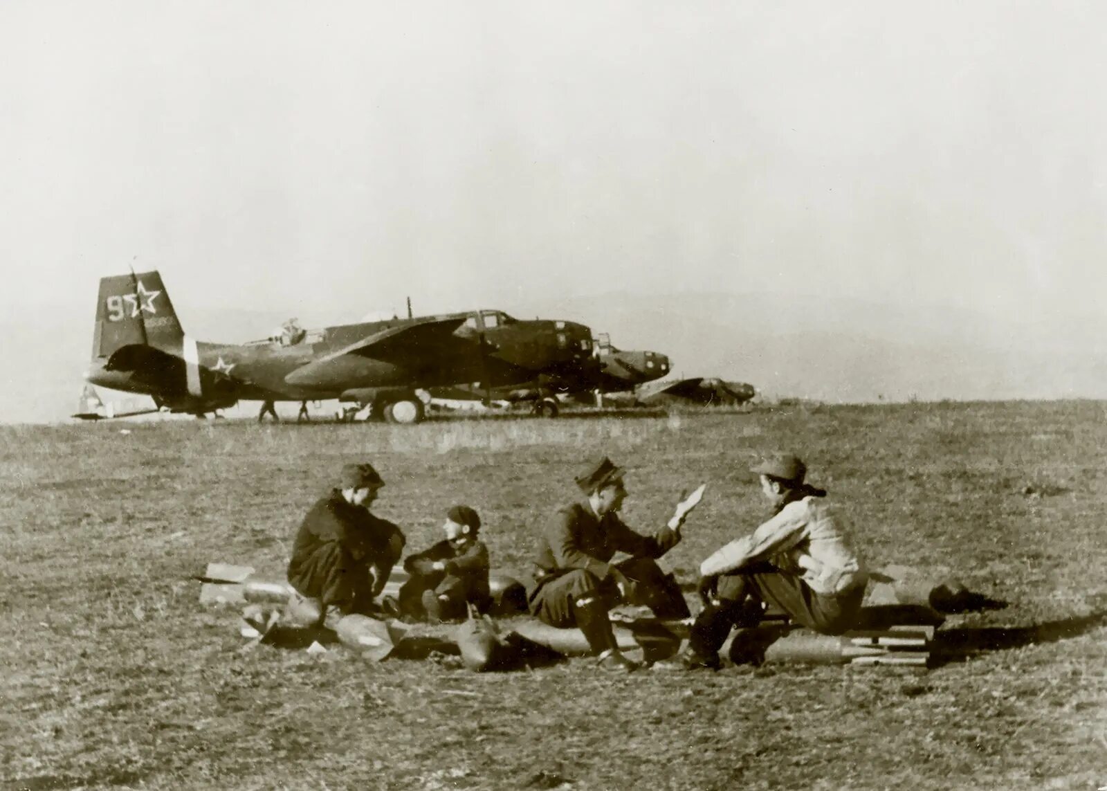 Фотоосветительная авиабомба, фотаб. Пикирующий бомбардировщик пе-2. Бомбардировочных авиационных полков. Петляков пе-8. Пе-2 забияка.