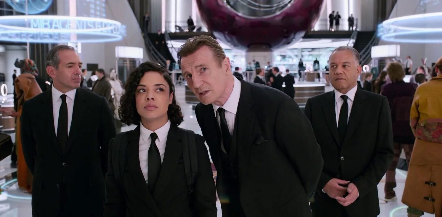 топа в людях в черном. утопия шоу в люди в черном. топа в людях в черном. тесса томпсон люди в черном 1997. Utopia show в люди в черном.