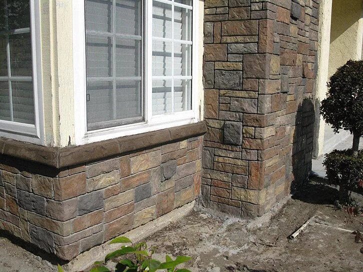 Отделка цоколя. Отделка цоколя. Отлив цоколя из камня. Песчано полимерная фасадная плитка. Облицевать почему е.