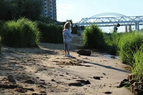 Стоять в виду берега