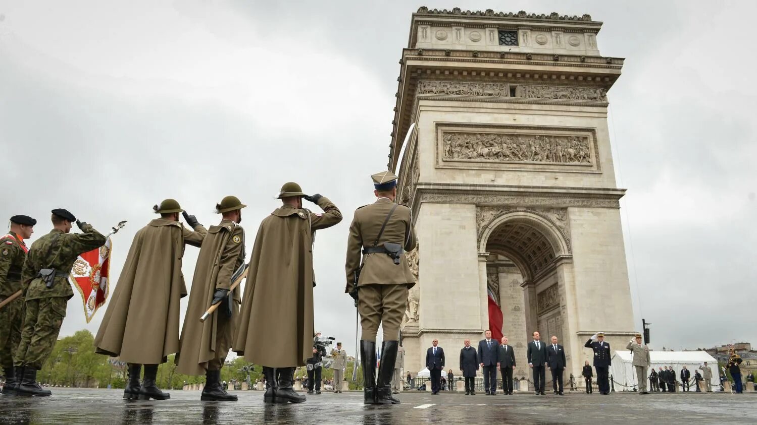 8 мая можно. Jour de la victoire во Франции. 8 Мая во Франции. Парад во Франции 8 мая. 9 Мая во Франции.