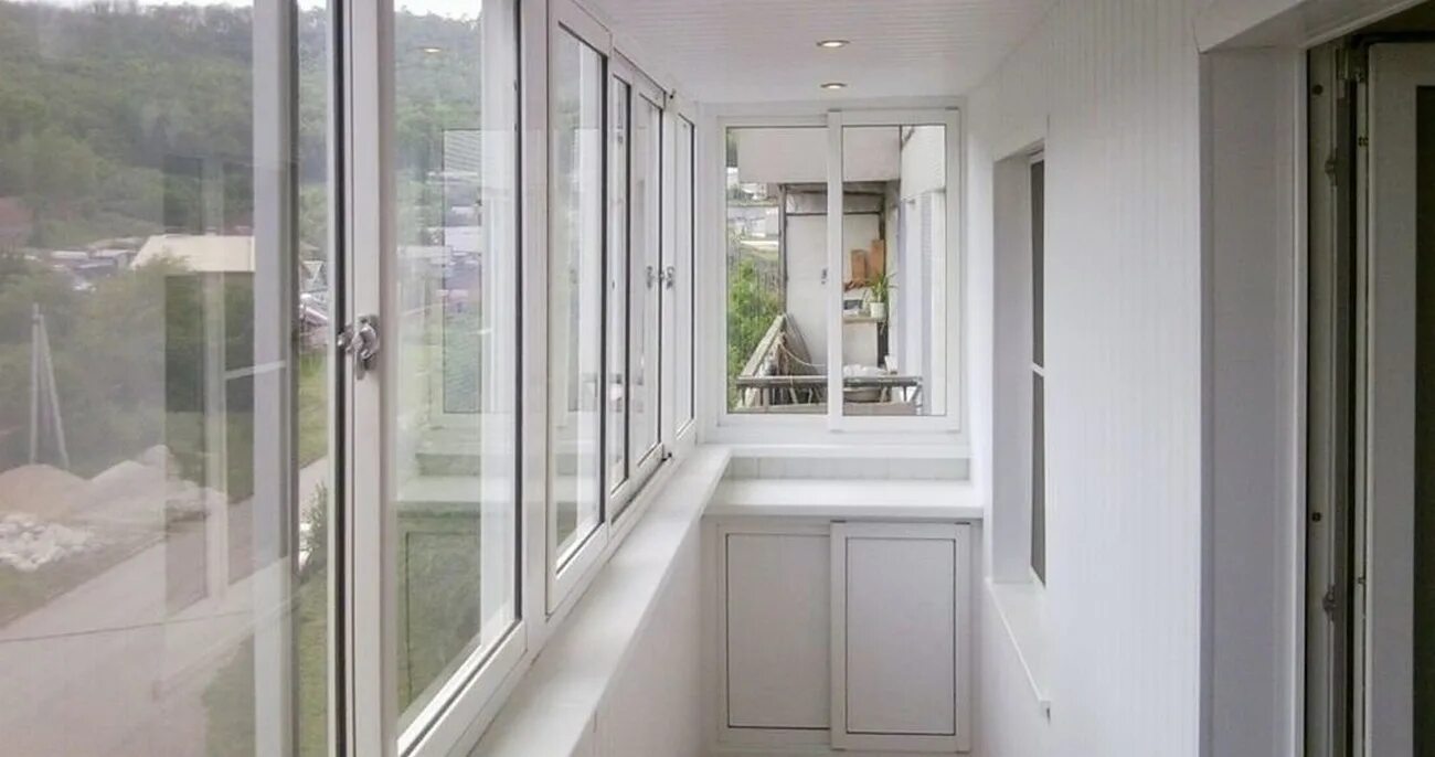 Балконе системы. Балкон со шкафом для хранения. Балконе системы. Полки на балконе. Отделка небольшого балкона.