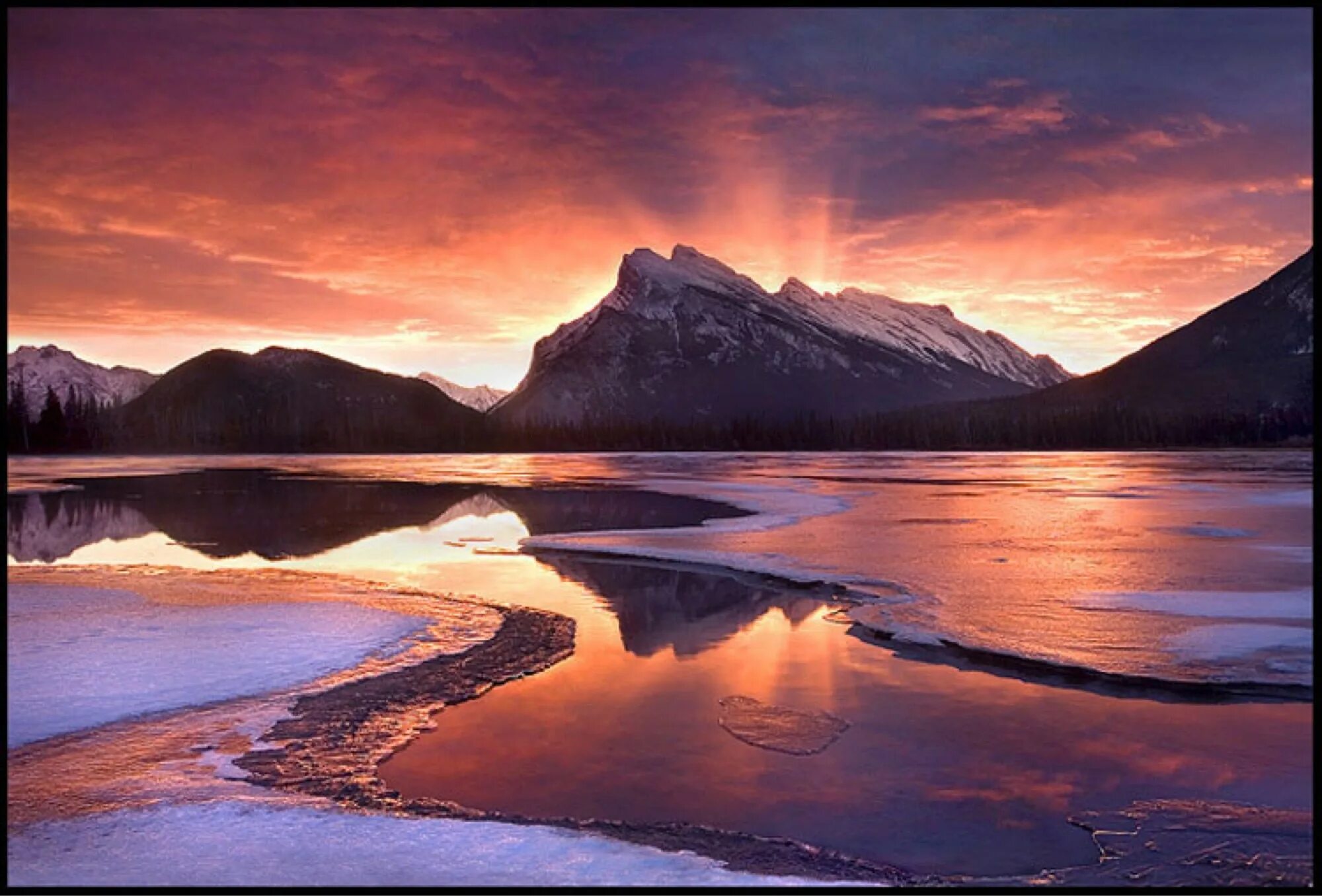 Банф Канада закат. Красивый пейзаж. Видео красивеньких