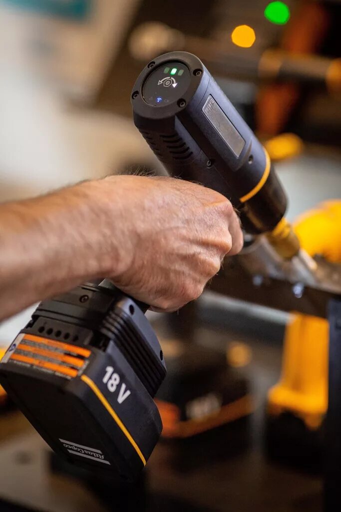 пневмоинструмент атлас копко. Atlas copco гайковерт пневматический. электроинструмент атлас копко. инструмент атлас копко и самолет. Atlas tools.