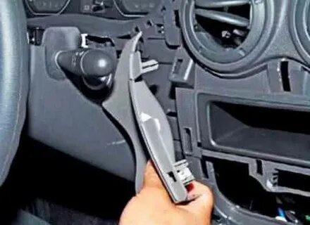 Как снять панель на рено логан 1
