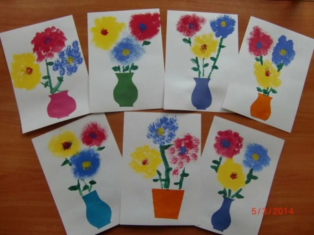 Цветок для мамы рисование в младшей группе. Рисование цветы в младшей группе. Рисование цветы средняя группа. Цветок для мамочки рисование в младшей группе.