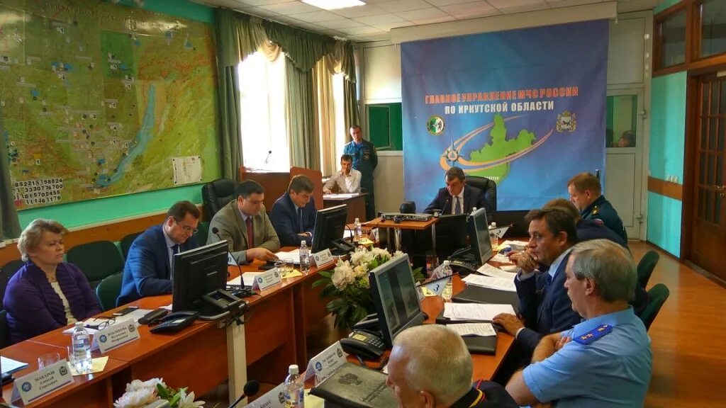 министр лесного хозяйства иркутской области. министр лесного комплекса иркутской области. территориальное управление министерства лесного комплекса. территориальное управление министерства лесного комплекса. посадка деревьев байкальской природоохранной прокуратуры.