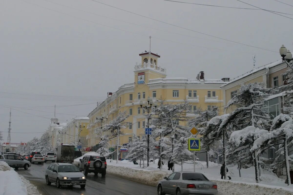 Ситцевый городок магадан улица. Магадан зимой. Магадан фото. Улицы Магадана зимой. Магадан проспект Ленина зима.