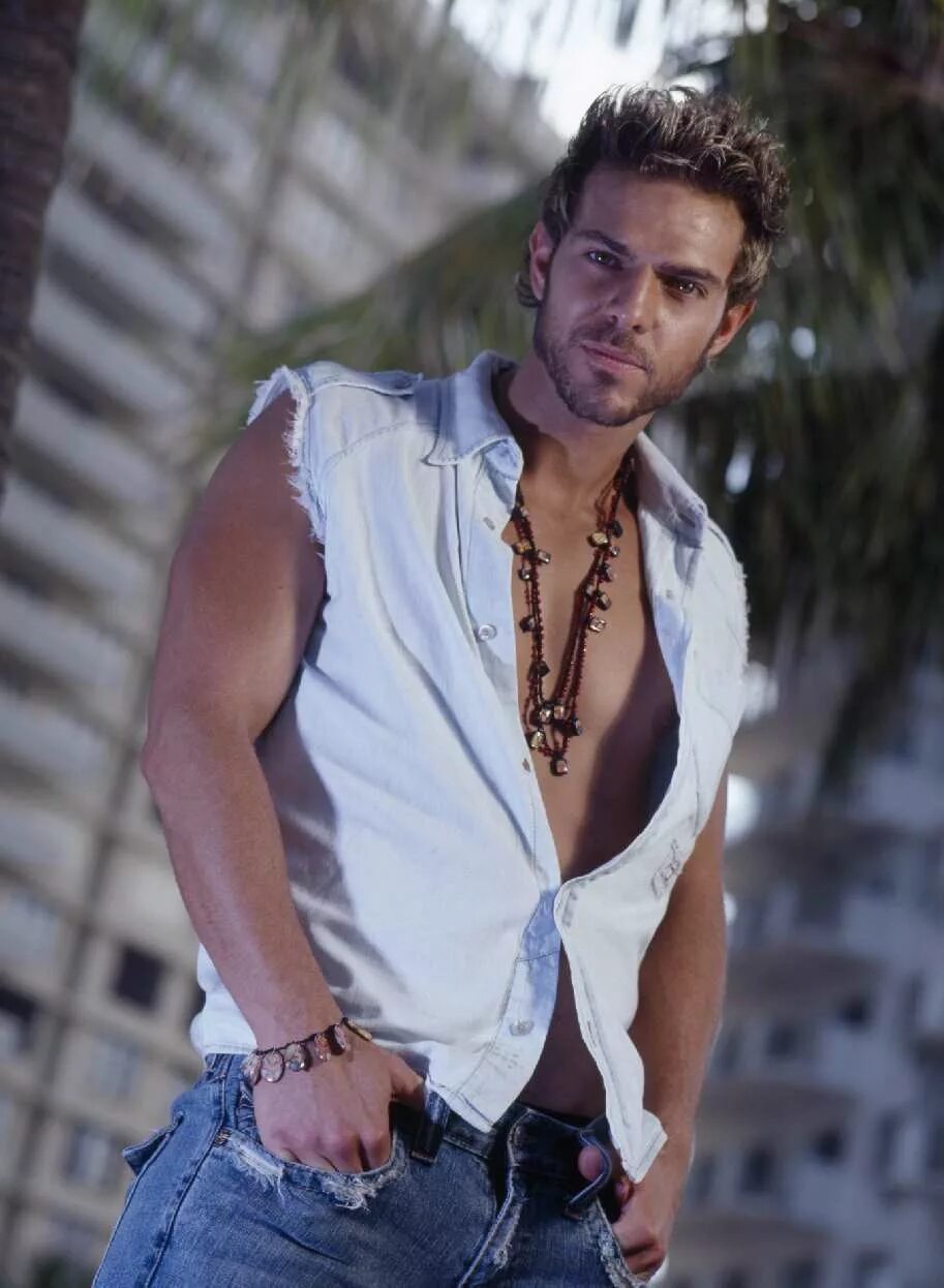 Хуан альфонсо баптиста 2020. Альфонсо баптиста. Хуан альфонсо баптиста и габи эспино. Хуан альфонсо баптиста сейчас. Альфонсо валлеспин.