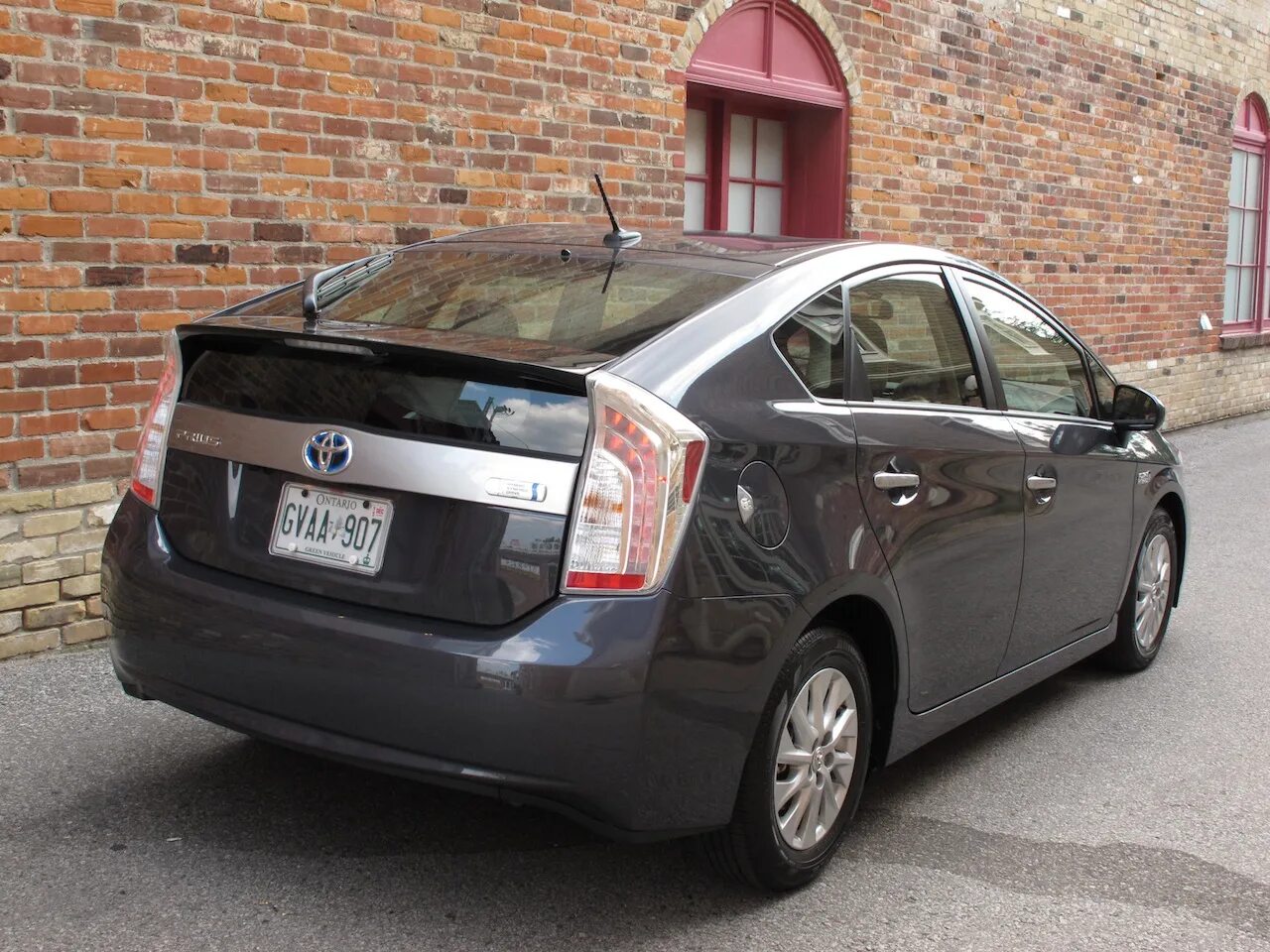 Toyota prius hybrid 2013. Тойота приус 2013 год. Тойота приус 13 год. Приус 20 2013. Тойота приус 6.