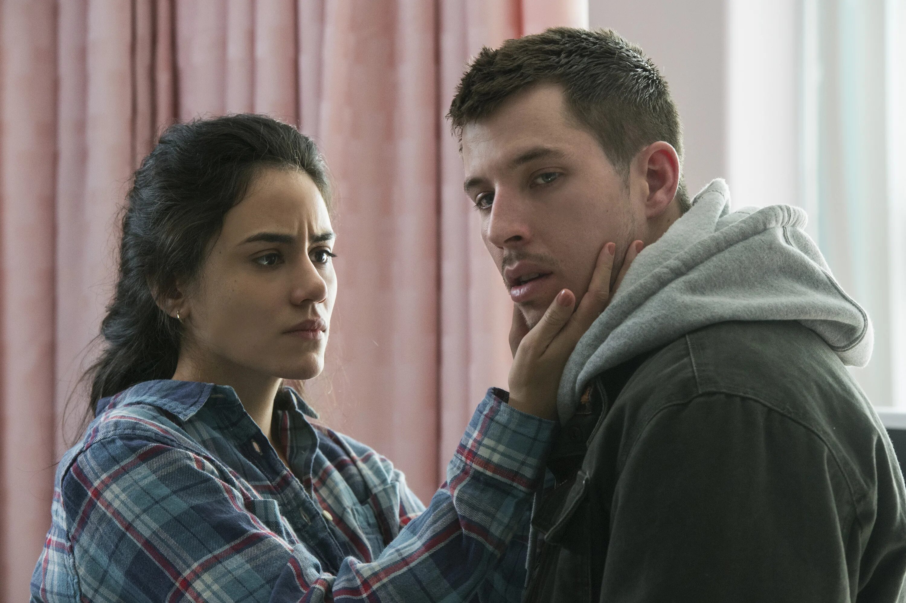 Семь нетфликс. Мишель вентимилла 7 секунд. 7 секунд сериал. семь сериал. забродившая семья сериал.