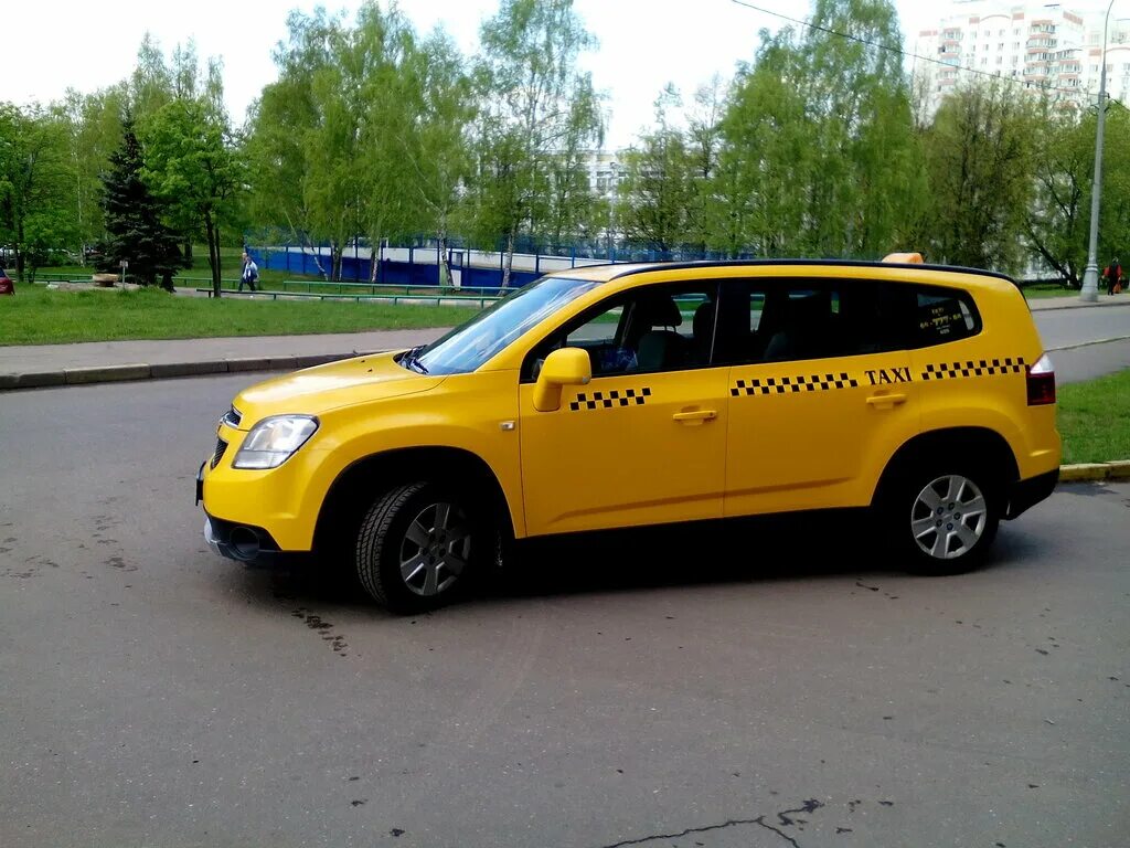 Самое дешёвое такси. Самое дешевое московское такси. Известные люди на такси. Тарифы такси. Такси джип.