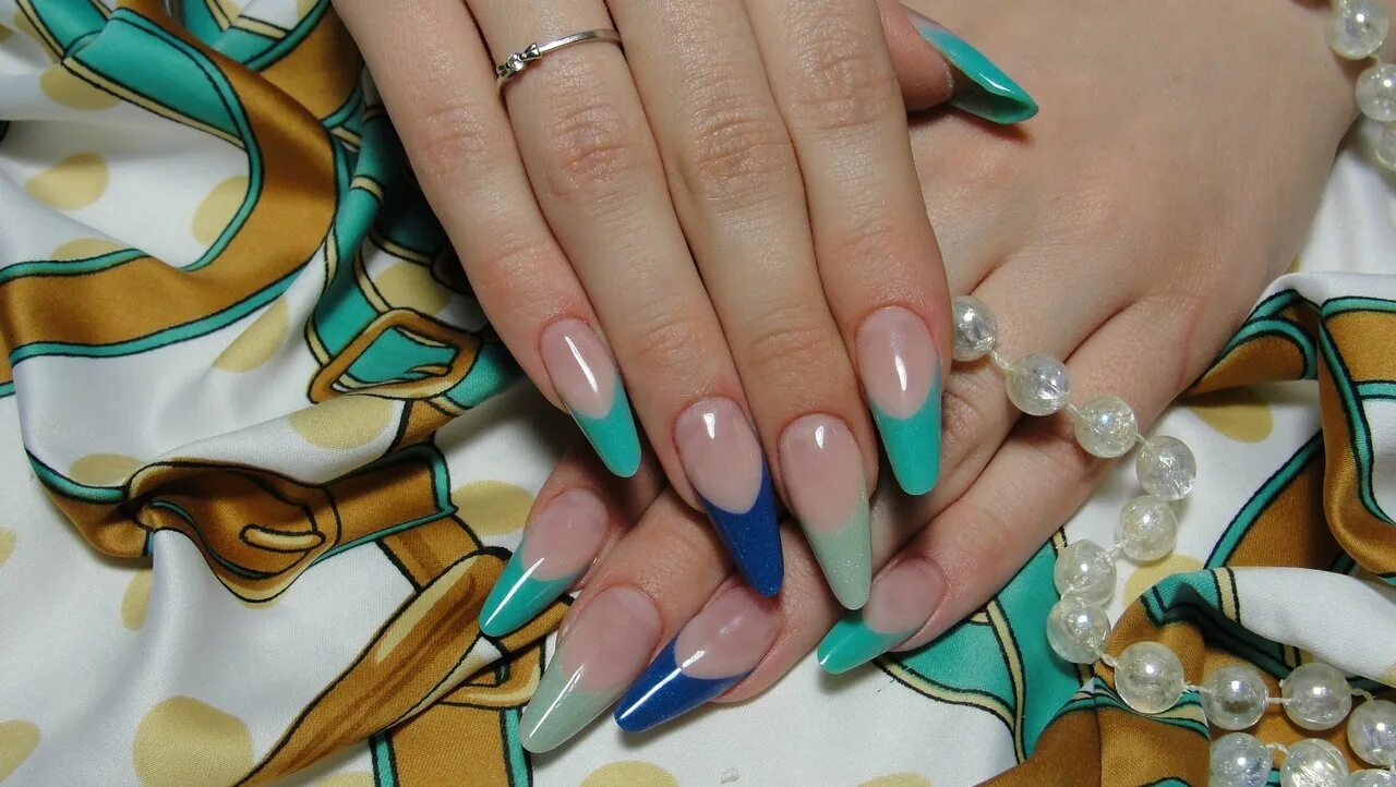 Ногтей балерина с драконом. Френч воронеж. Салон френч воронеж. Комбинированный французский маникюр. Французский маникюр.