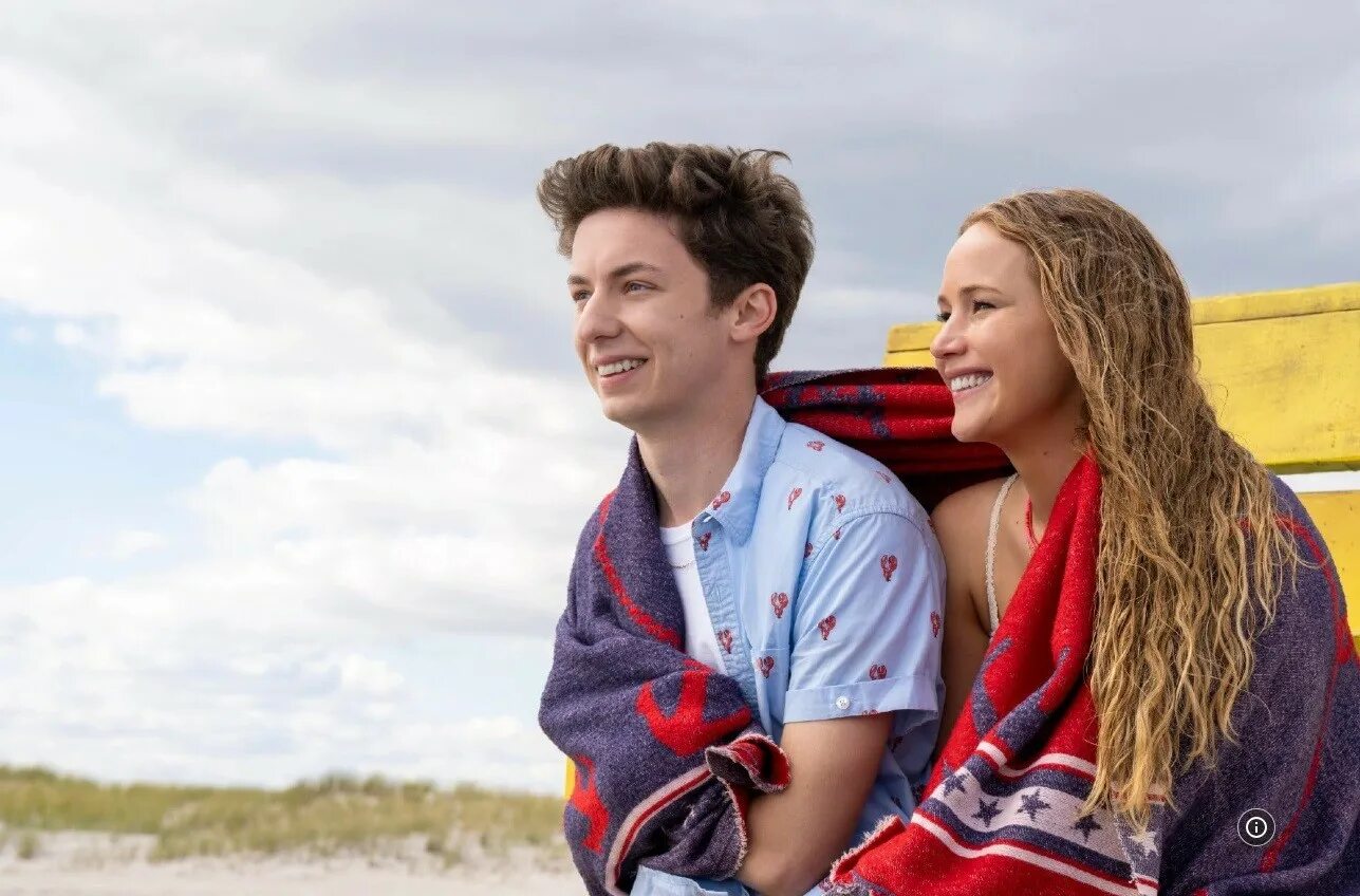 Кадры из рождественских фильмов. Американская семейка эйдан. Ну что приехали фильм. Айс кьюб ну что приехали. Семейка сериал 2021.