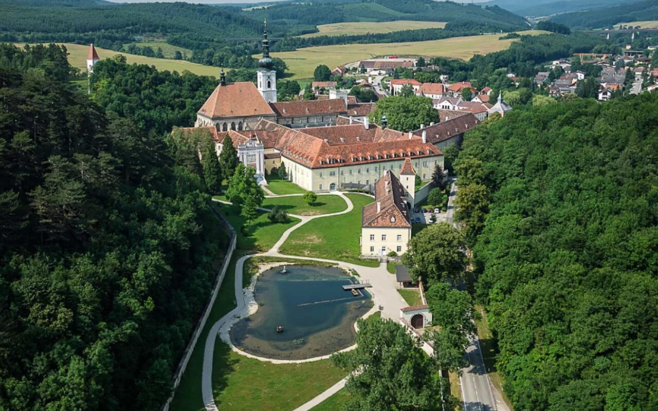 библиотека аббатства адмонт австрия. монастырь святого галла в швейцарии. монастырь манасия сербия план. монастырь велюса македония. самый большой монастырь в европе как называется.