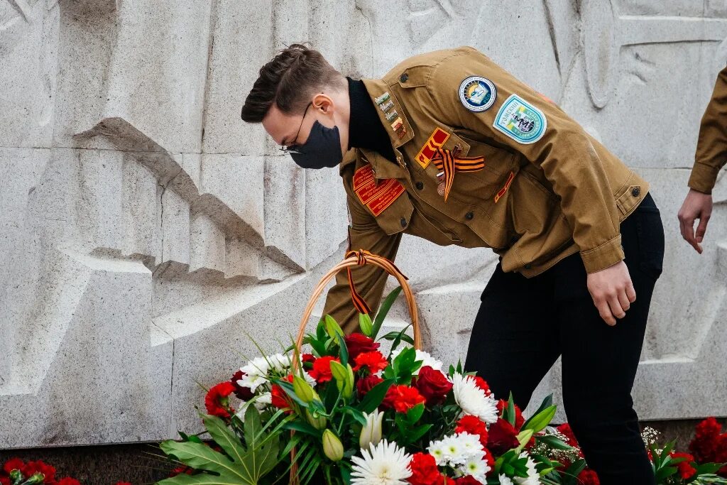 Память героям. Почтим память героев.