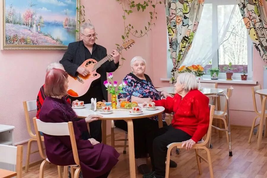 Дом престарелых. Дом пенсионеров. Частный дом для пожилых людей. Пансионат для пожилых людей.