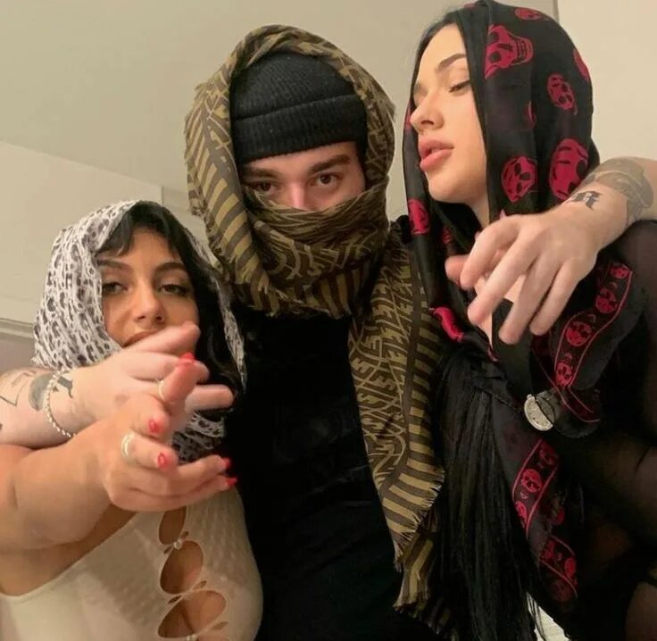 Девушка yeat. Yeat rapper. Yeat и его девушка. Yeat со своей девушкой. Yeat girlfriend.