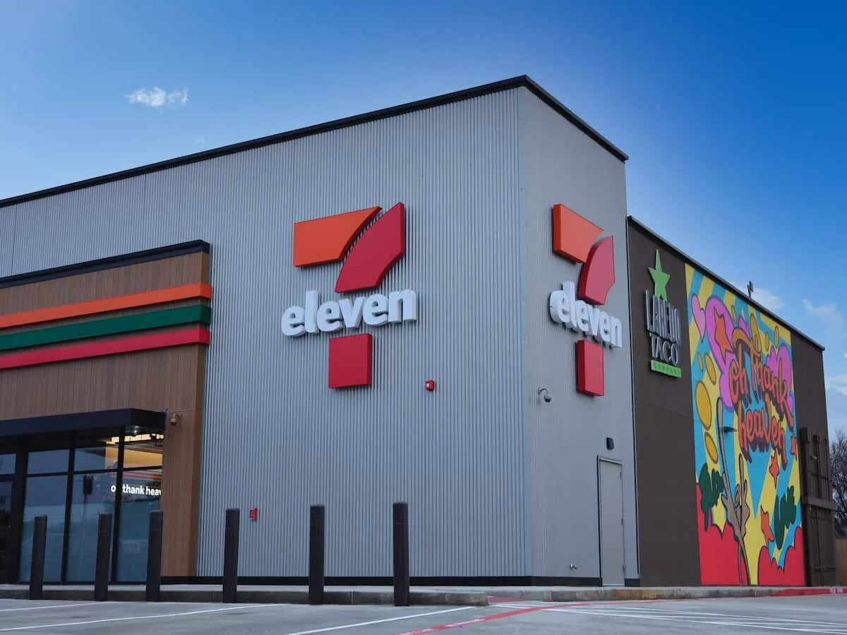 Севен дома. Севен элеван. 7 Eleven США. Магазин 7 Элевен Япония. Сэвэн элэвен США.