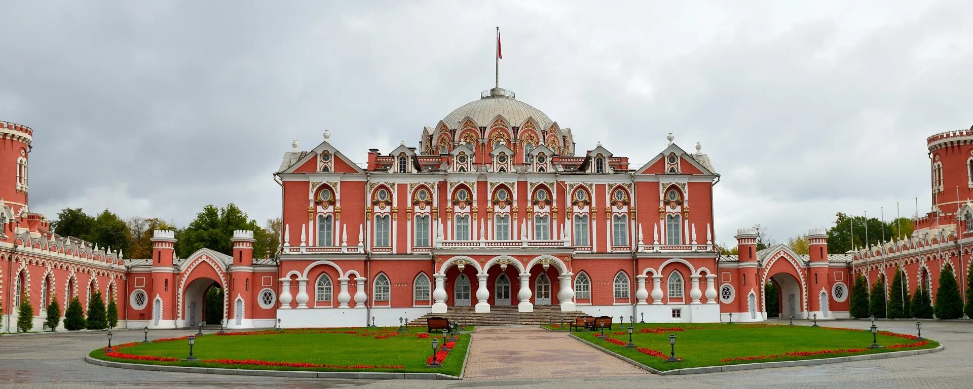 Петровский путевой дворец в Москве. Петровский дворец в Москве Казаков. Петровский путевой дворец в Москве (1776–1780).. Петровский путевой дворец Динамо. Московский версаль