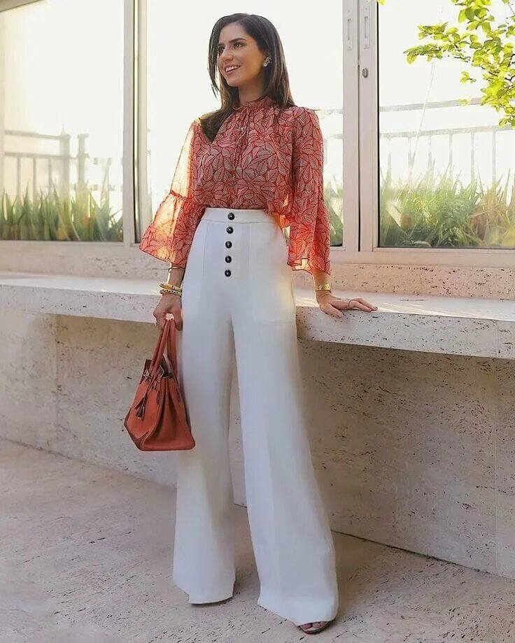 Что одеть с брюками палаццо. Брюки палаццо 2025. брюки палаццо outfit. брюки палаццо с жилетом 2025. образы с брюками палаццо.