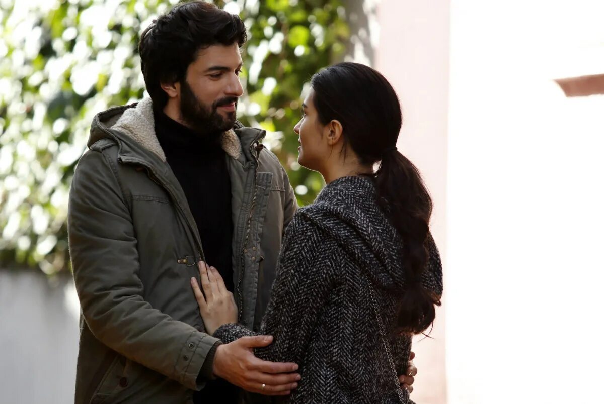 грязные деньги, лживая любовь сериал 2 серия. элиф грязные деньги и любовь. грязные деньги лживая любовь турецкий сериал. грязные деньги лживая любовь турецкий описание серий. грязные деньги и любовь омер и элиф.