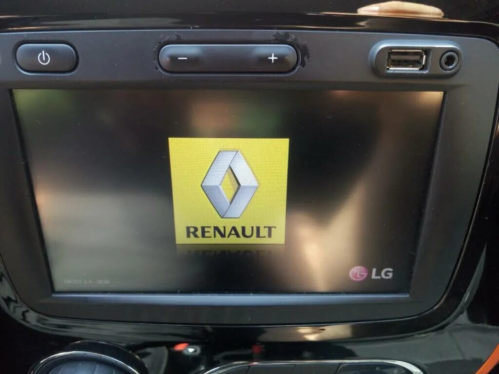 MEDIANAV В Рено Дастер. Магнитола Media nav Duster. LG lan5200wr2. Магнитола Media nav для Renault.