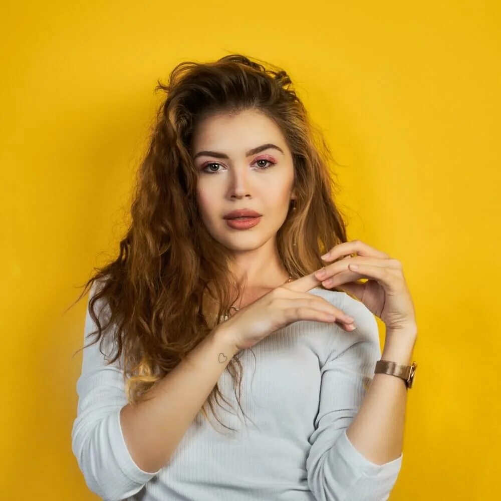 Guma mp3. Guma mp3. Guma певица стеклянная. Гума песни. Guma певица.