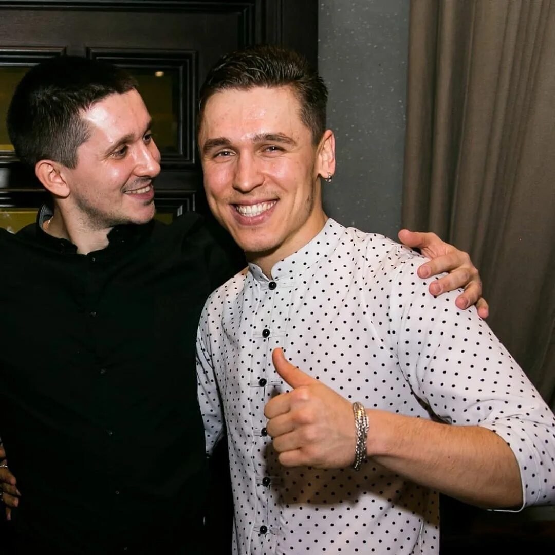 друзья мальчики. фотографии брат 2. два мальчика. два брата казань. два брата казань.