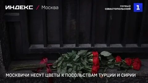 В москве несут цветы навальному