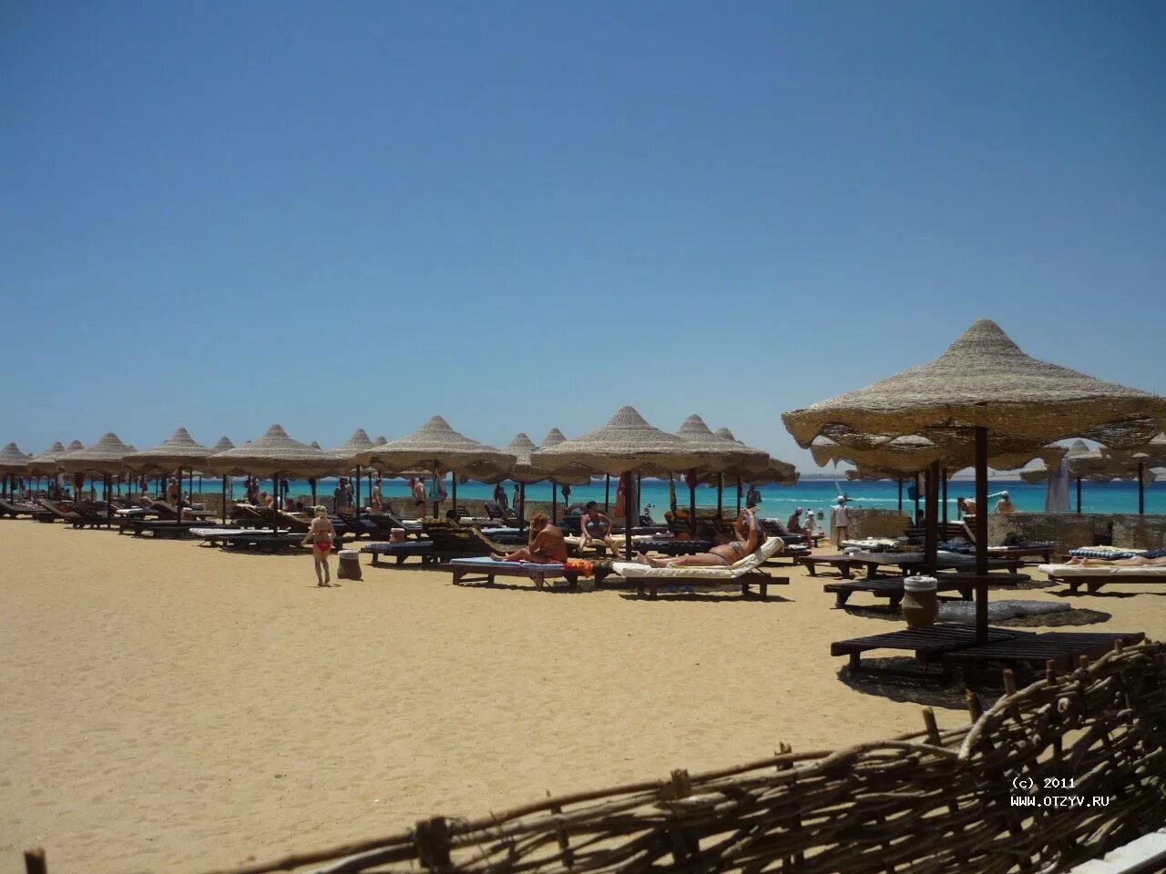 Египет хургада pyramisa beach resort. Пирамиса бич резорт хургада 5. дессоле пирамиса хургада. египет дессоле пирамиса хургада. pyramisa hotel &amp; resort sahl hasheesh 5* пляж.