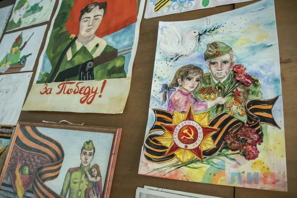 Всероссийский конкурс сквозь года. Конкурс рисунков георгиевская ленточка. Конкурс к 9 мая. Открытка победы конкурс рисунков. День победы рисунок на конкурс.