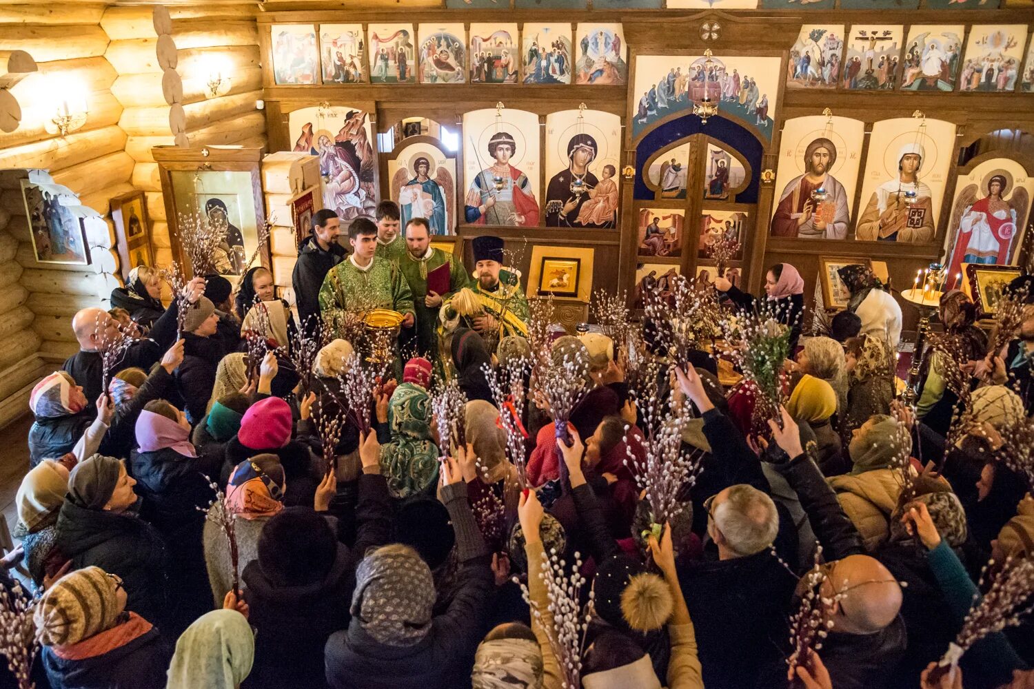 Всех святых в черемушках. Храм Святой равноапостольной Нины. Храм равноапостольной Нины в Черемушках. Храм Святой равноапостольной Нины в Петербурге. Церковь Нины равноапостольной в Полежаевском парке.