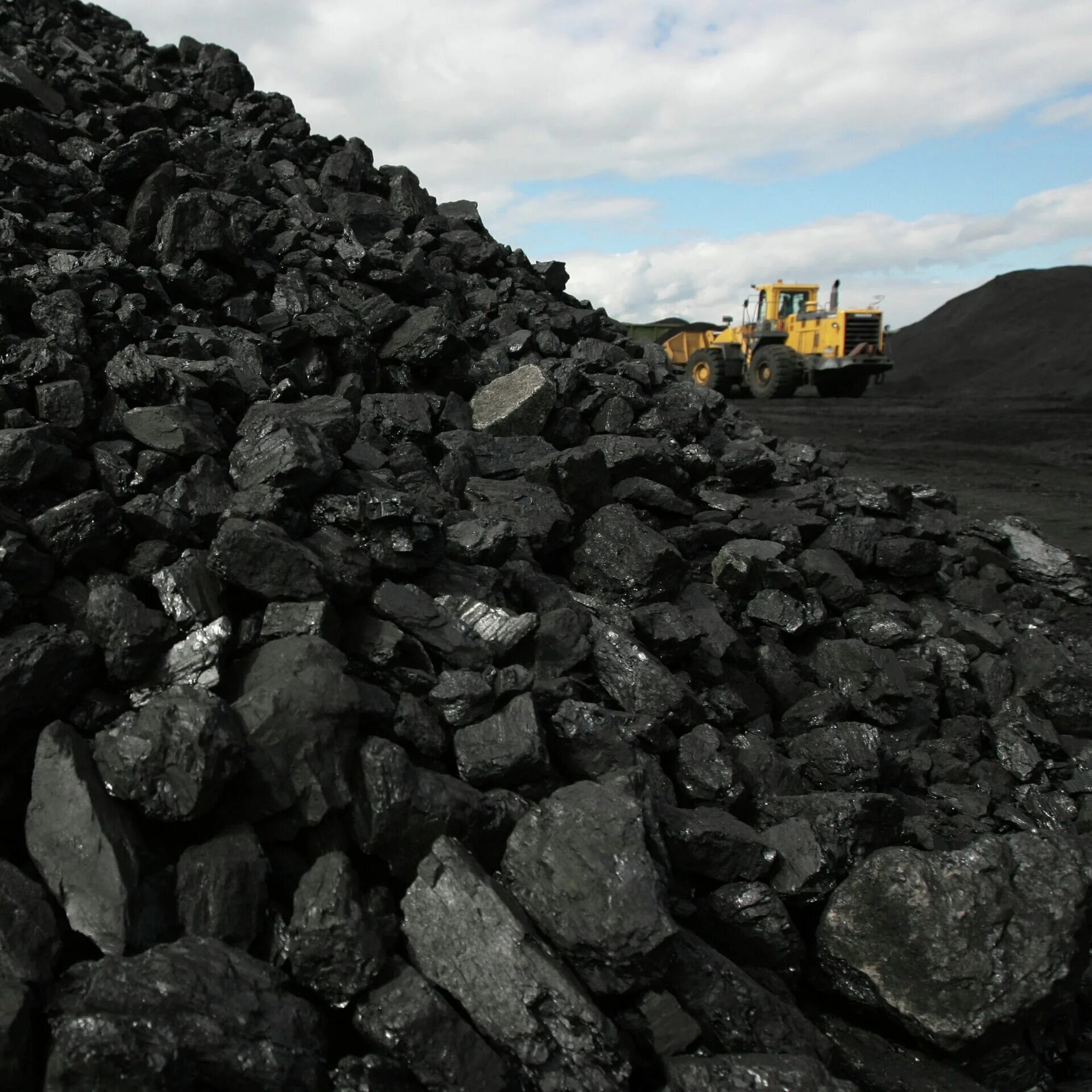 Угля топлива велико уголь. Каменный уголь ДПК. Длиннопламенный уголь. Уголь марки д - длиннопламенный. Балахтинский угольный разрез.