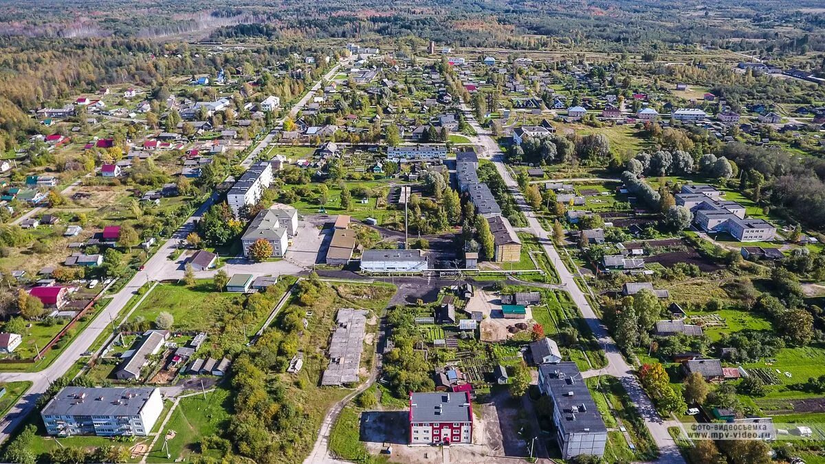 Погода п новгородское. Батецкий поселок. П Батецкий Новгородская область. Поселок Батецкий площадь. Батецкий поселок заповедник.