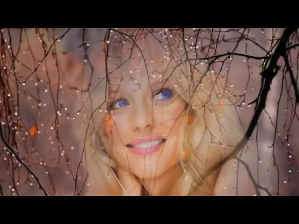 девушка с глазами цвета неба. блондинка с голубыми глазами. девушка славянка. девушка в поле. глаза цвета неба.