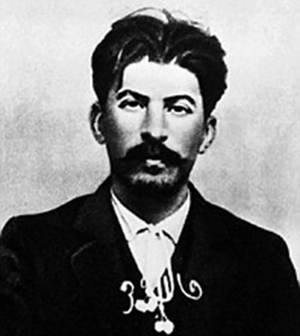 Сталин 1901. Коба джугашвили. Сталин иосиф виссарионович в молодости. Иосиф сталин молодой. Сталин иосиф виссарионович фото молодой.