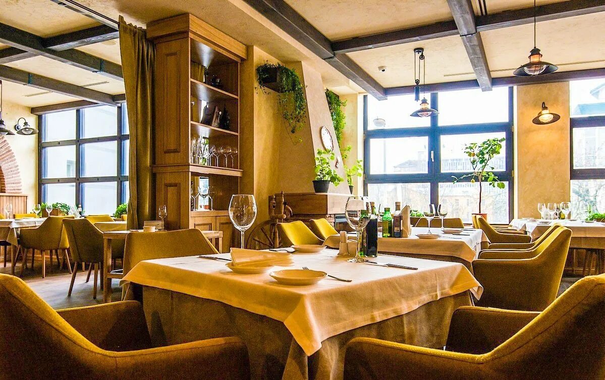 Рестораны на минской. La Scala Минск. La Scala Trattoria Ignazio Минск. Минск улица Немига 36 la Scala Trattoria Ignazio. Ла скала ресторан Минск.