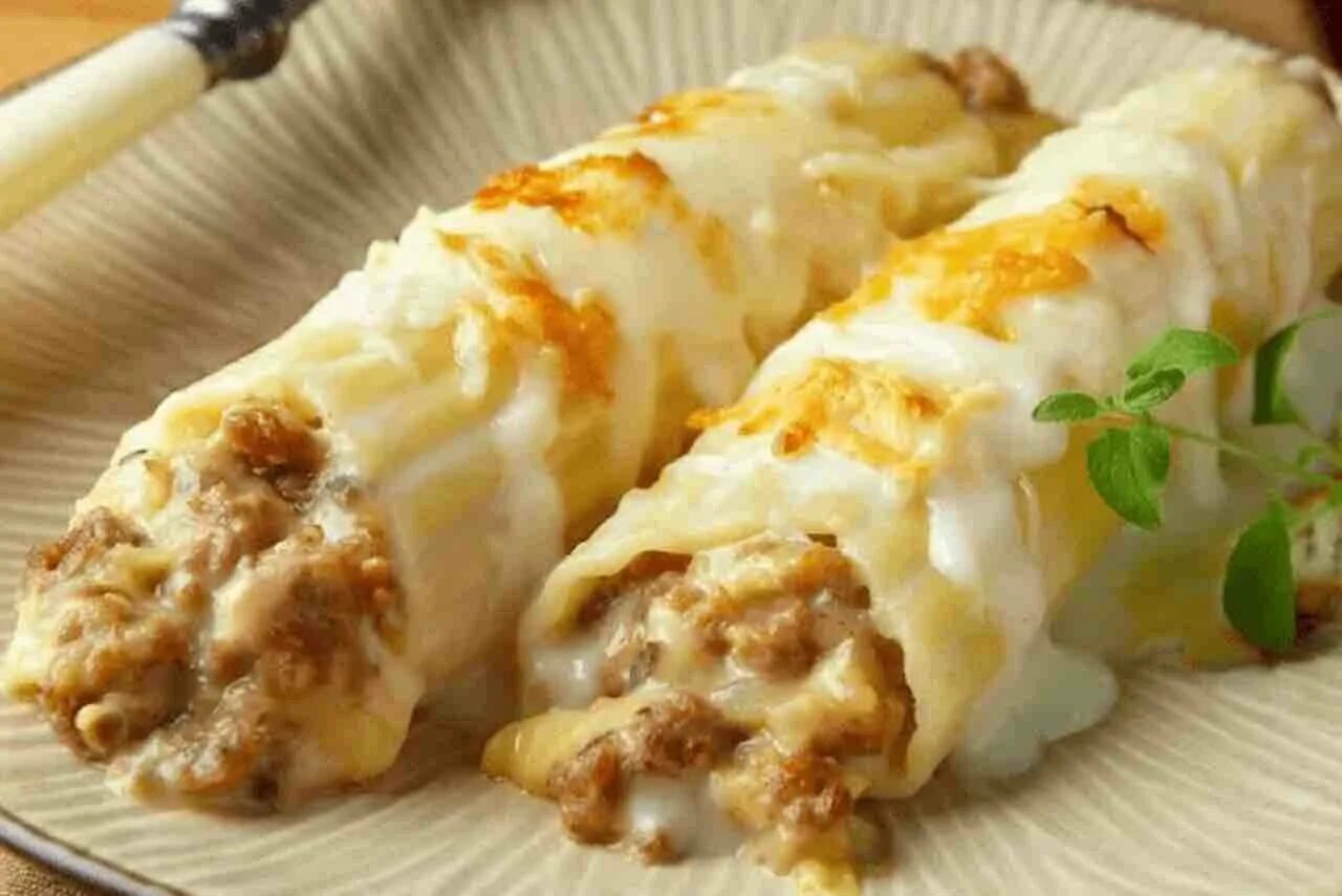 Ракушки с фаршем в сливочном соусе. Фаршированные макароны в сливках и сыре. Мясо с перцем в майонезе и с макаронами. Большие фаршированные макароны. Фаршированные макароны в соусе.