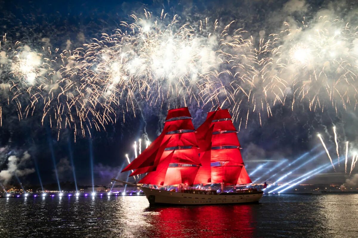 анапа театральная площадь. феерия город. золотой салют. фестиваль алые паруса. алые паруса (праздник выпускников).