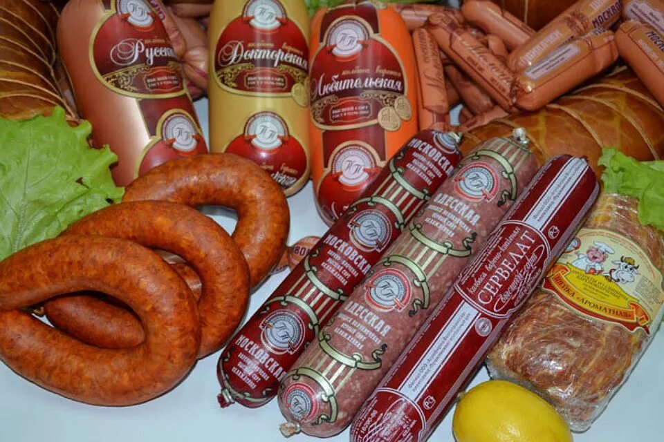 колбаса сосиски. оболочка для колбасы. сырокопченая колбаса бобровский мясокомбинат. пушкинский племзавод колбаса. колбаса сырокопченая звениговский.