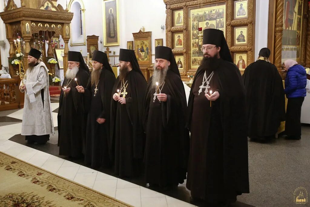 Литургия 20 января. Епископ арсений яковенко. Крестный ход в пушкин собор святой екатерины. Литургия в храме марии магдалины в мгту сретение. Православный некрополь.