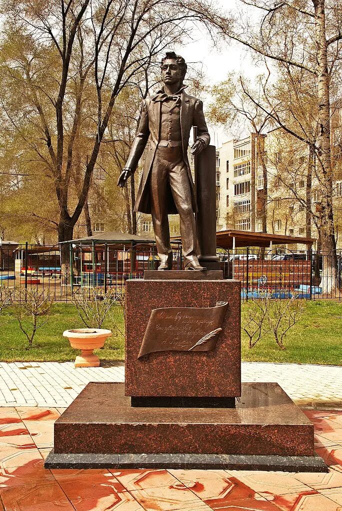 Памятник ленину в абакане. Петру и февронии памятник абакан преображенский. Памятник сыновьям хакасии погибшим в локальных войнах. Памятник святым петру и февронии абакан. Мемориальный комплекс на горе самохвал в абакане.