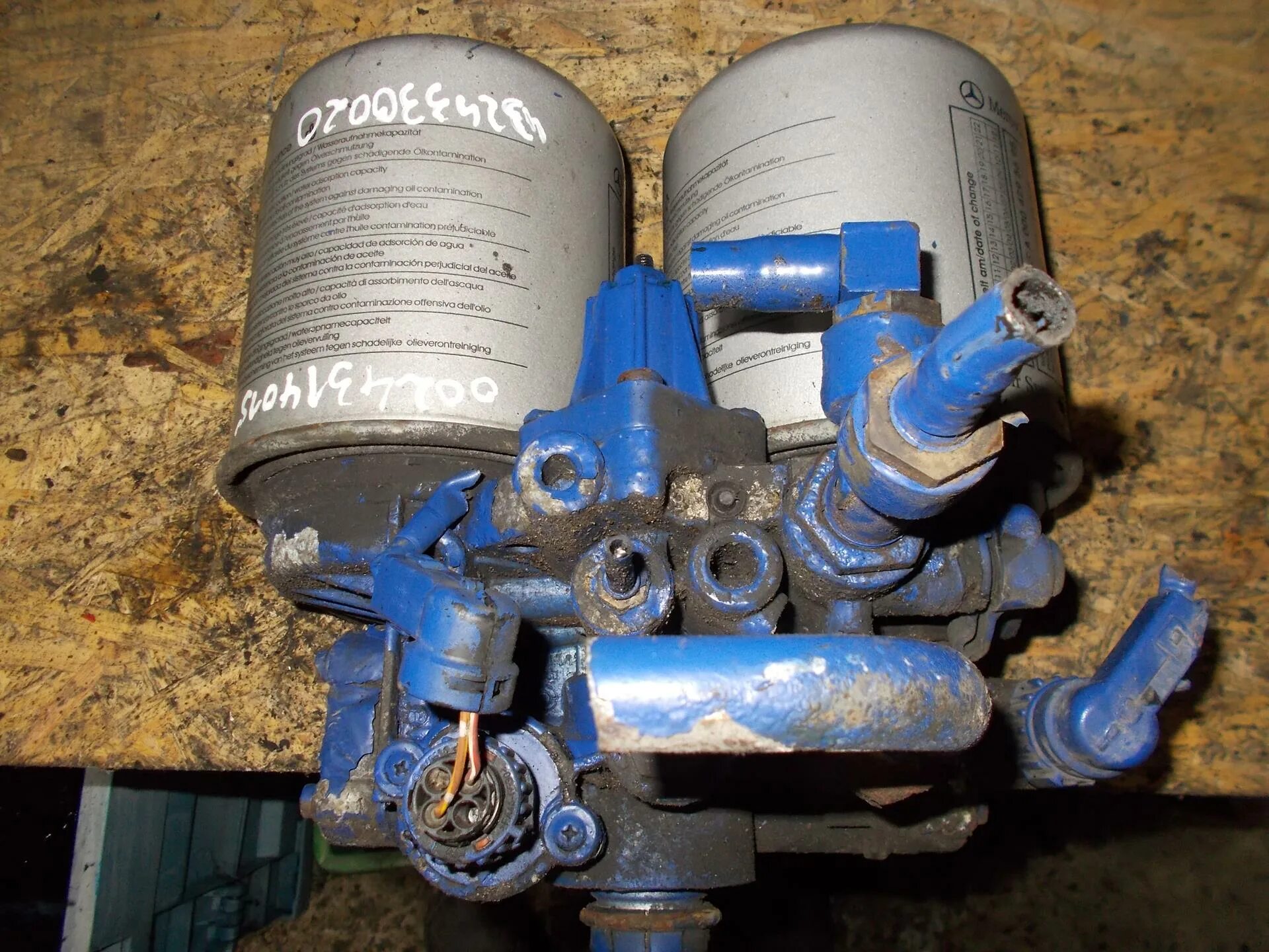 Кран осушителя вольво fh12. Осушитель воздуха вольво fh12. Wabco 82521020013 клапан мембрана влагоотделитель воздуха. 4346121000 клапан осушителя wabco. Клапан осушителя воздуха ивеко стралис.