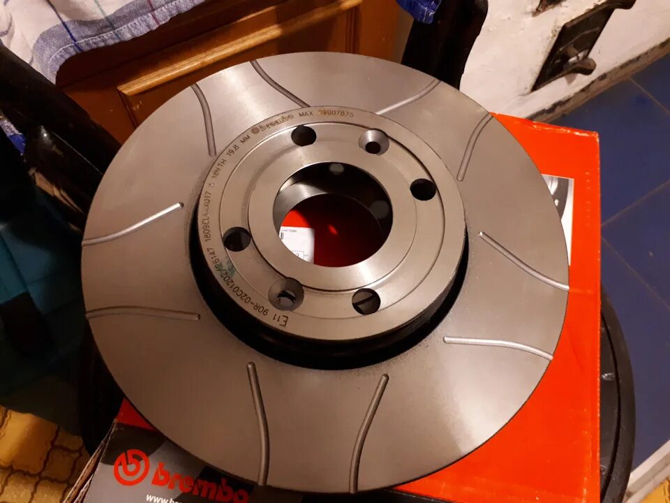 Тормозные диски макс. Тормозные диски брембо на ваз r14. Brembo max r14. Brembo max 09907875. Тормозные диски макс.