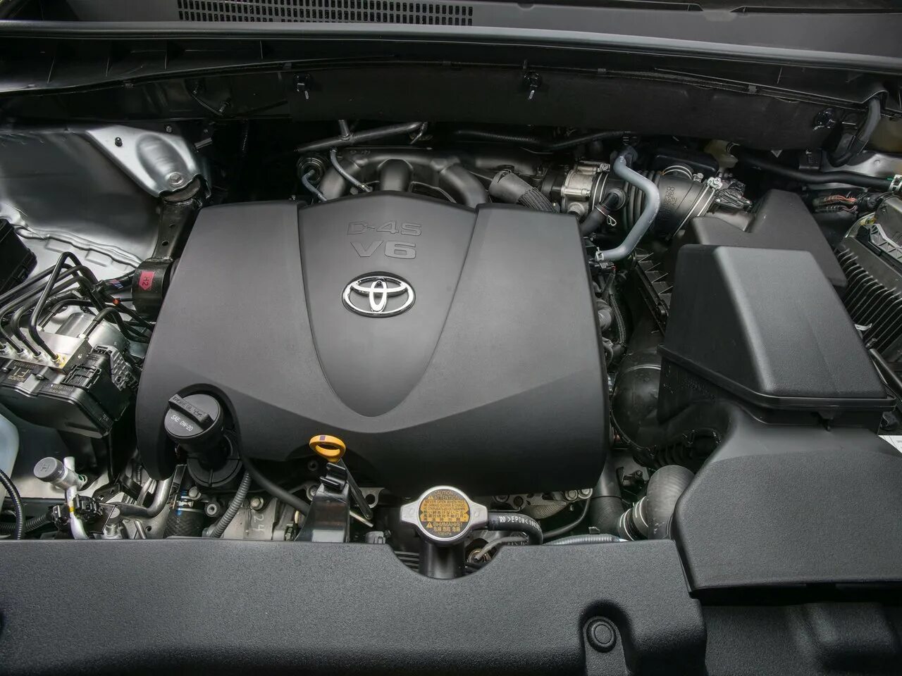 ООО "Тойота Мотор" объявляет о начале приема заказов на новый Toyota Highlander 