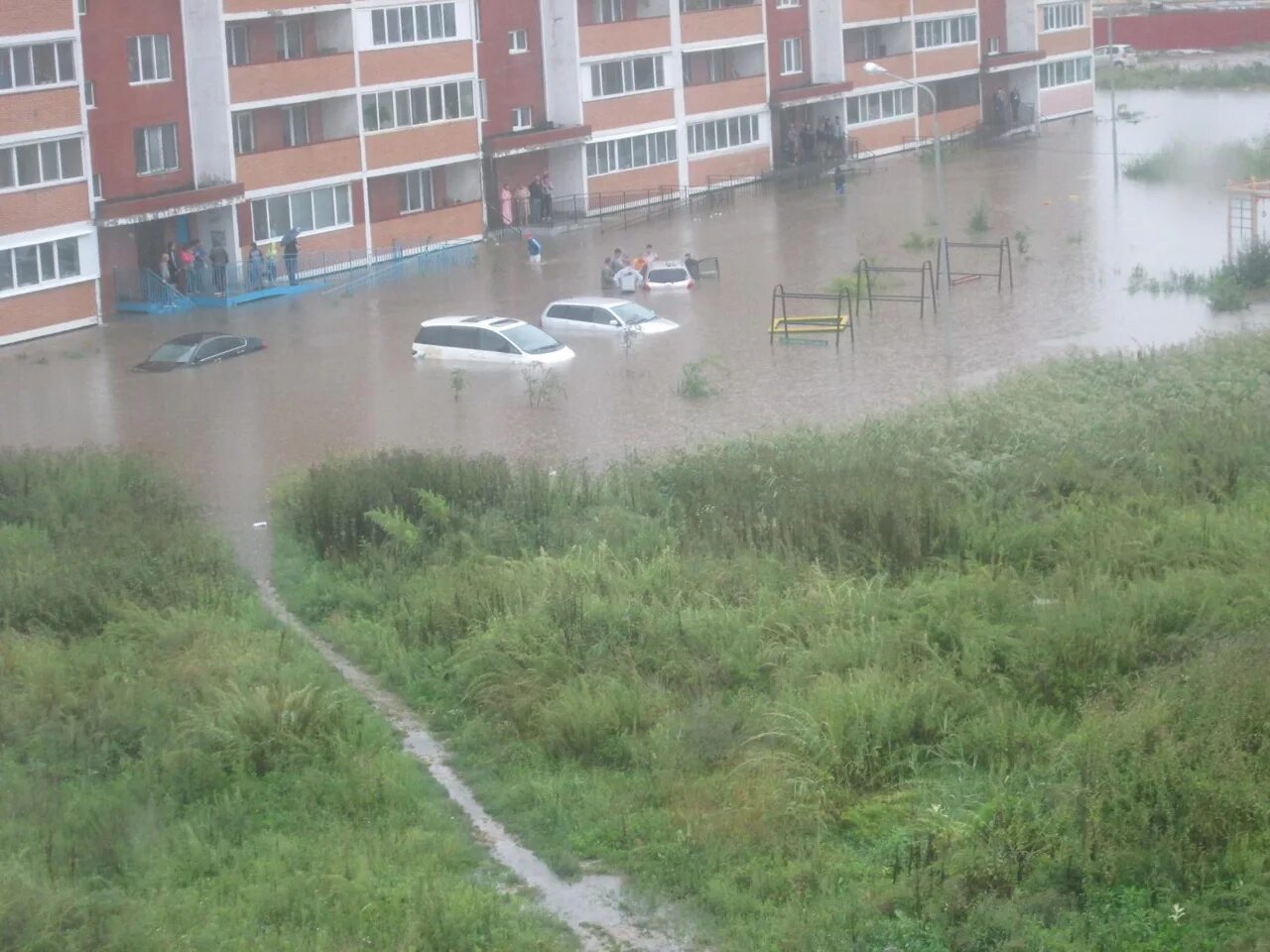Аттракцион тайфун на зеленом острове омск. Водное поло омск тайфун. Зелёный остров омск парк аттракционов. Тайфун в уссурийске. Сормовский парк аттракцион тайфун.