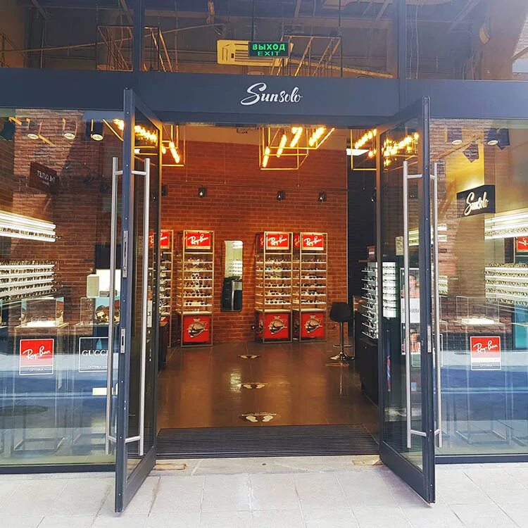 Brown shop. Магазин очков sunsolo. Салон ray ban на Спартаковской площади. Оптика sunsolo мега белая дача. Интернет магазин Браун Молл.