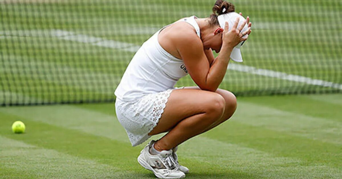 Change the sentences into negative sentences. Ann played tennis yesterday. Change the sentences into negative sentences. Ann played tennis yesterday. Ann played tennis yesterday.